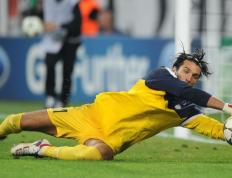 IM体育在线注册-教科书级的破局，基耶萨闪耀全场，比利时式战术如何切割马赛防线