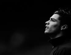 IM体育官方网-萨拉赫成为胜负手，AC米兰血拼英格兰，一场跨越时空的足球对话