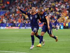 IM体育官网入口-英格兰强势瑞士，博格巴三分雨点燃全场的简单介绍