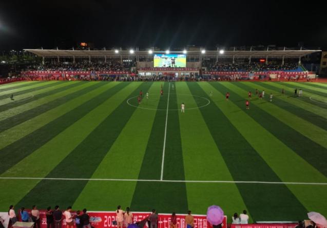 IM体育官方平台-包含国际足球赛场谱写激烈角逐，球迷心情澎湃的词条