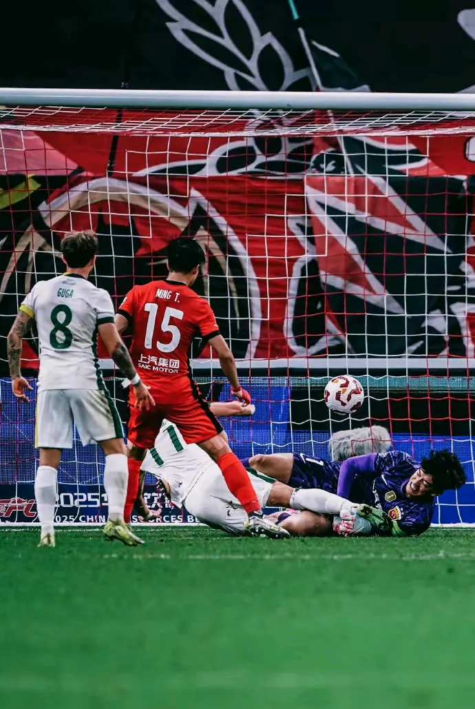 IM体育官方网-守门员神勇发挥，封堵所有进球威胁