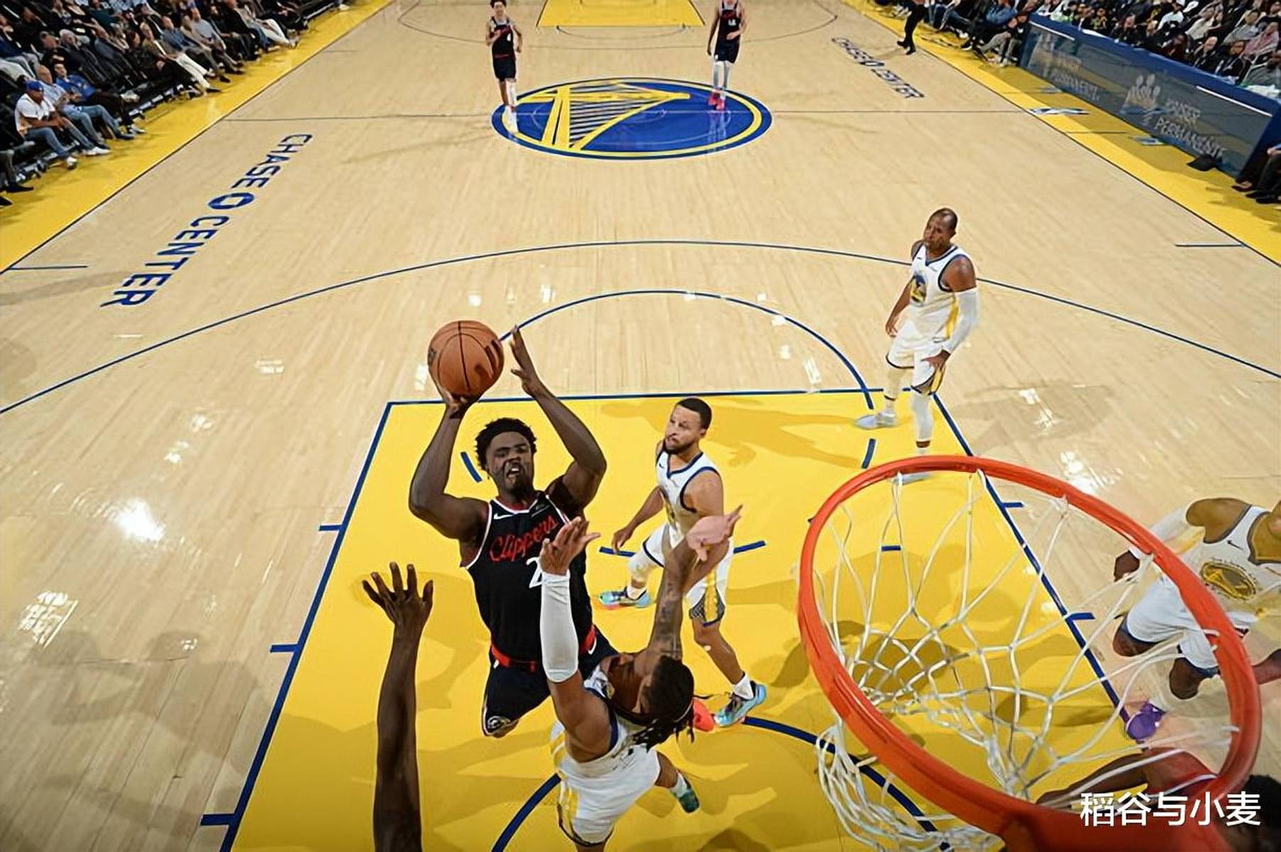 IM体育网页版登录入口-包含快船队在季后赛中表现低迷，面临困难局面的词条