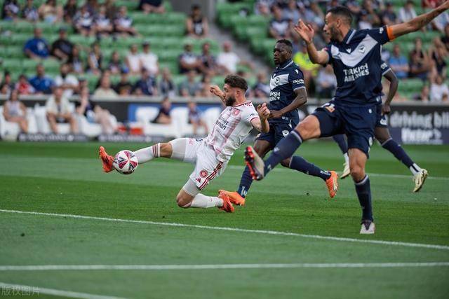 IM体育官方平台-澳大利亚足球比赛:墨尔本胜利队与悉尼FC队交锋