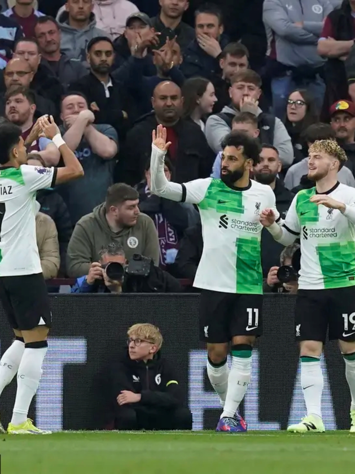 IM体育App下载-包含阿斯顿维拉主场逆袭，力克劲敌的词条