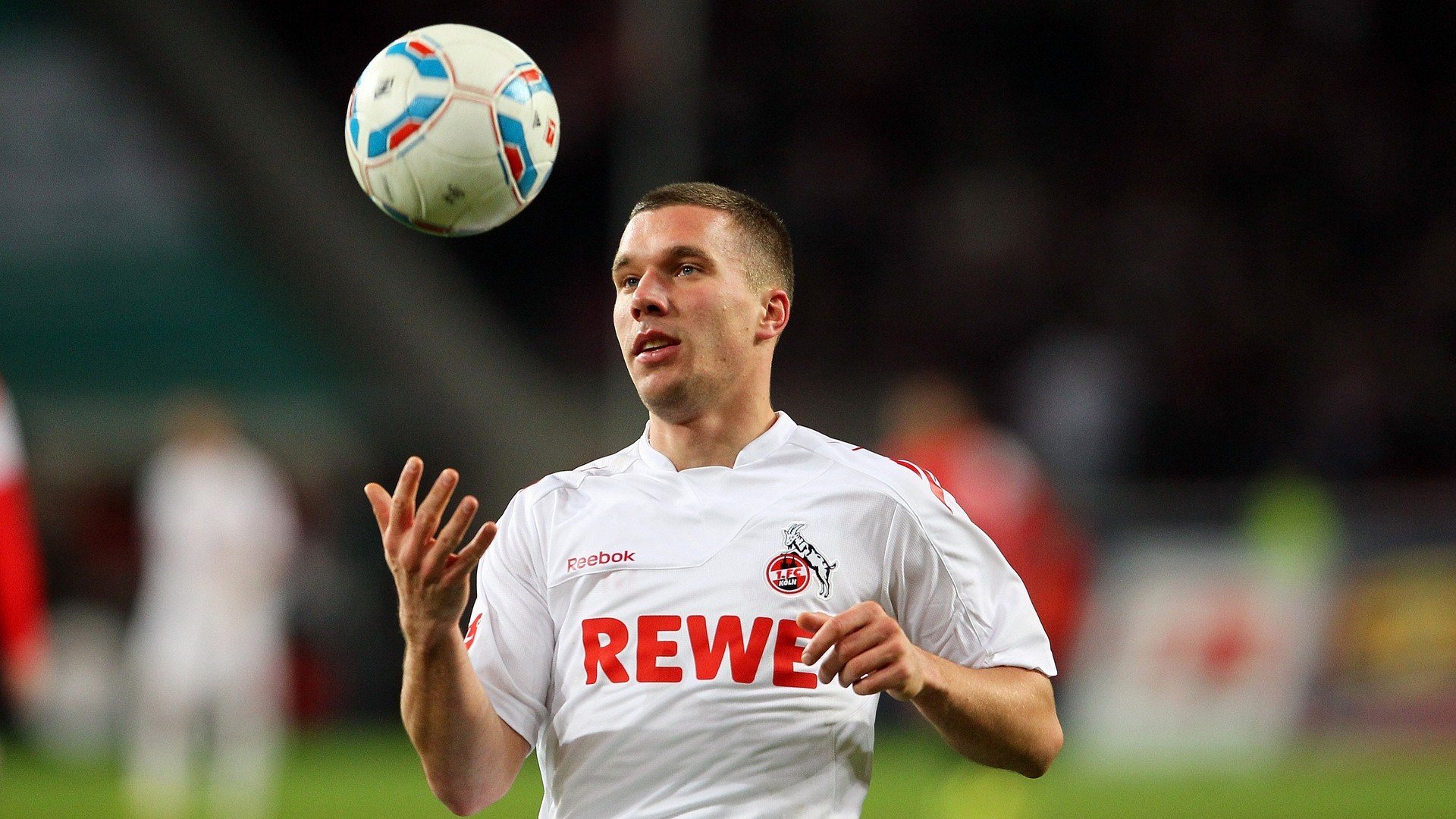 IM体育注册链接-伊萨克，撕裂蓝月防线的北欧风暴，攻防两端统治曼市雨夜