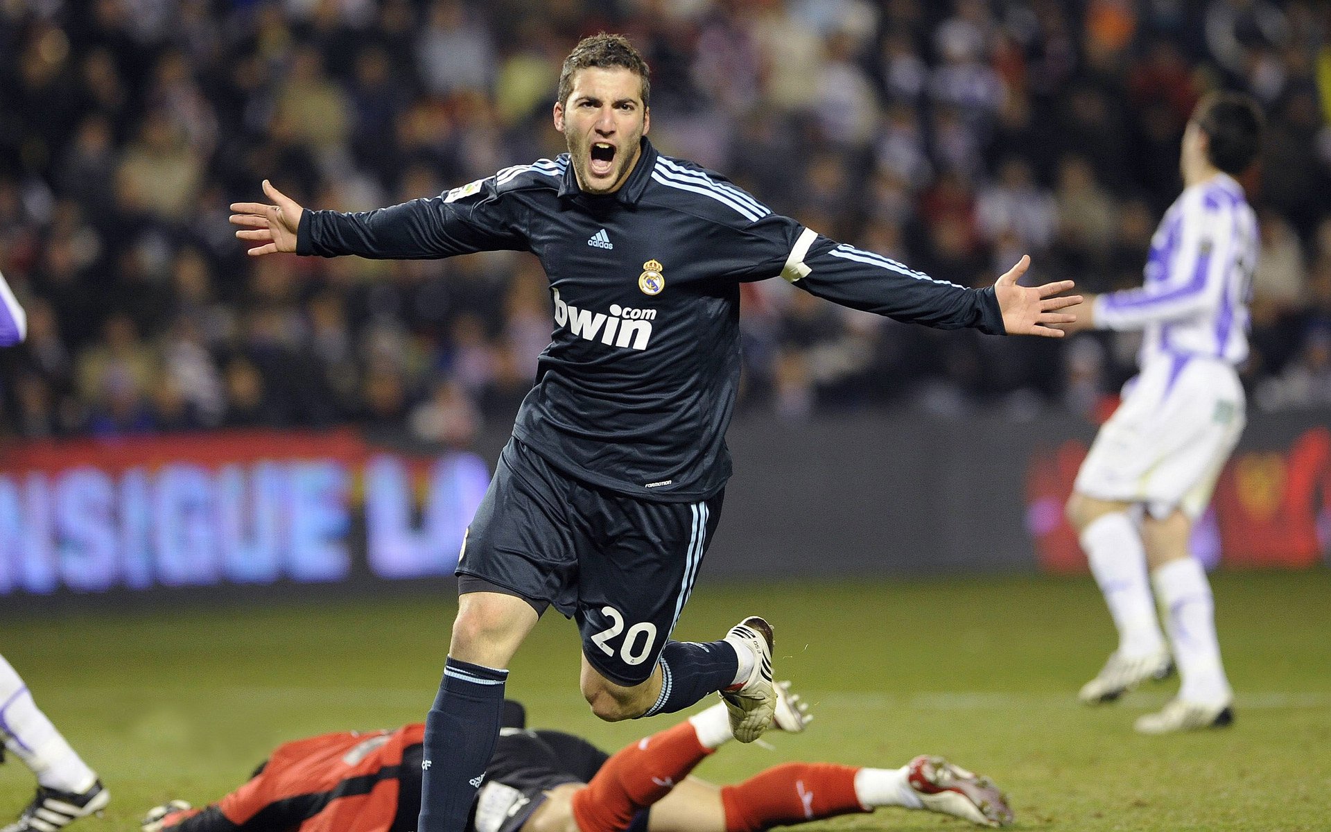 IM体育平台-布伦森末节狂飙19分，雄鹿最后时刻逆转吉林队