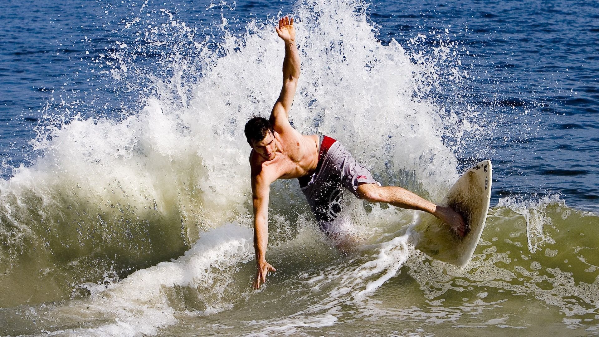 IM体育下载-霍勒迪惊艳四座，篮网团队篮球完胜独行侠